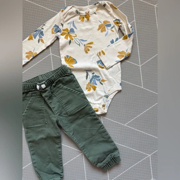 Carters|Baby girl/toddler Floral Long Sleeve cream Onesie & Olive Jogger pants• - Picture 5 of 7